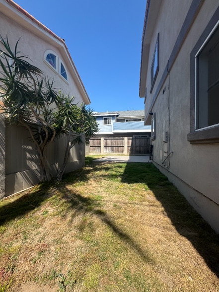 Building Photo - 1600 Perkins Ln
