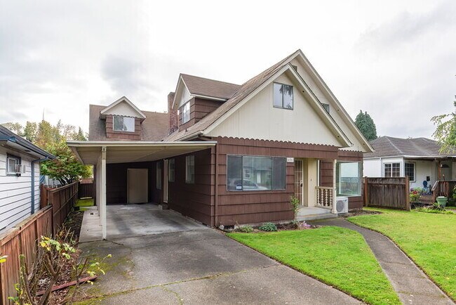 Building Photo - CUTE AND COZY FOUR BEDROOM IN LONGVIEW