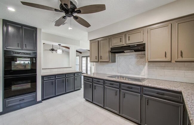 Building Photo - 3706 Brookbank Dr