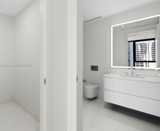 Building Photo - 300 Biscayne Blvd Way