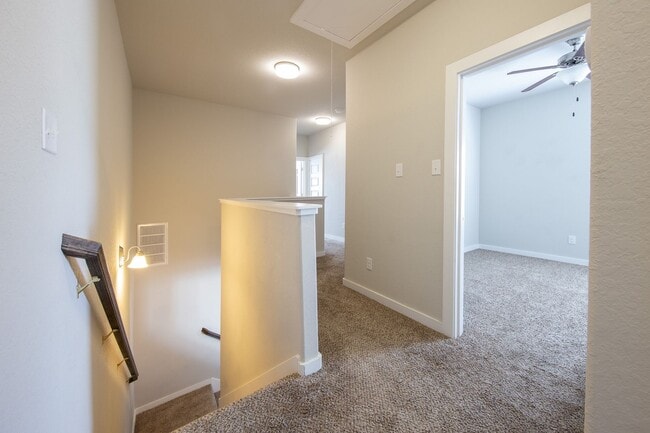 Building Photo - AVAILABLE NOW! Beautiful 3 bedroom Luxury Duplex, New Braunfels, Texas!