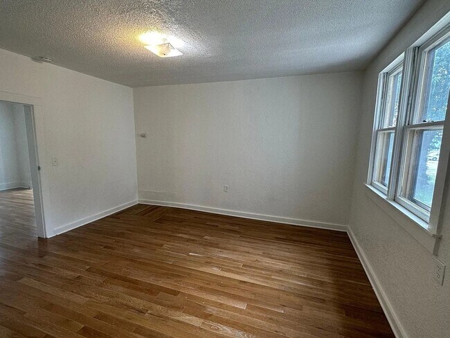 Building Photo - 404 S Marion St