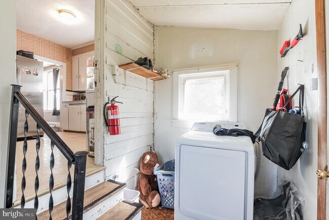 Building Photo - 2041 W Main St