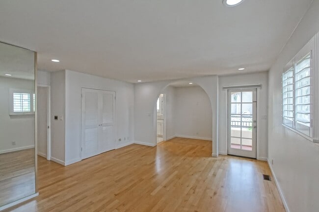 Building Photo - 333 11th St