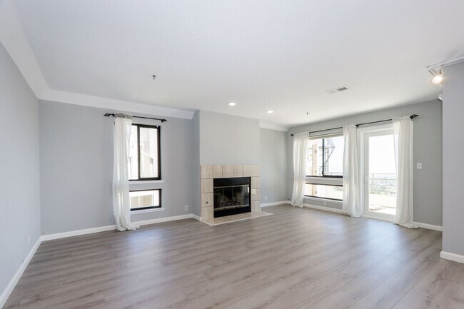 Building Photo - 432 Portofino Dr