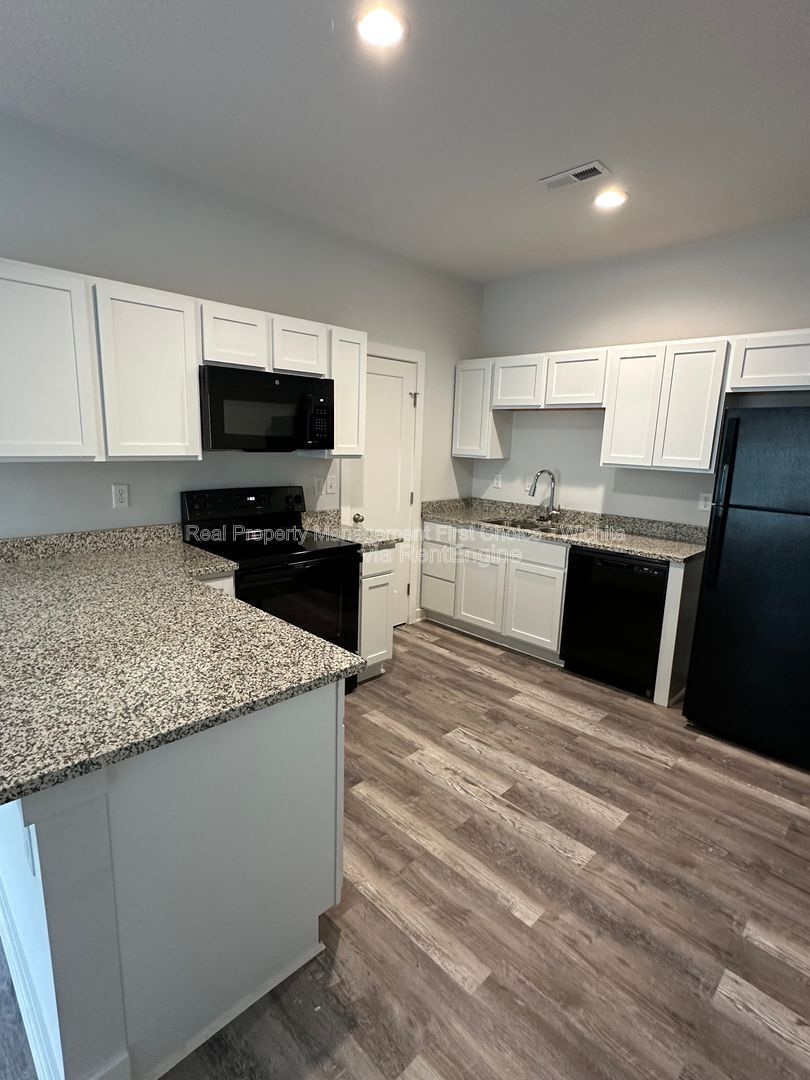 Building Photo - 5472 N Colburn Ct