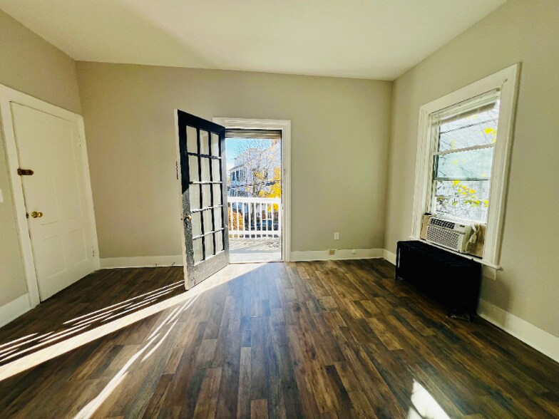 Building Photo - 503 Hanover St