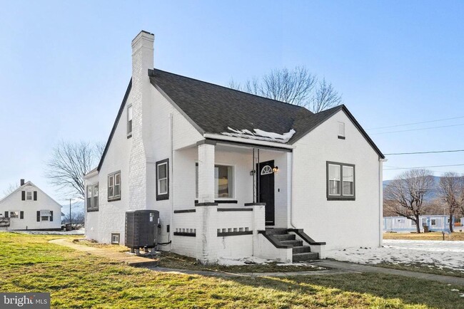 Building Photo - 701 S 2nd St