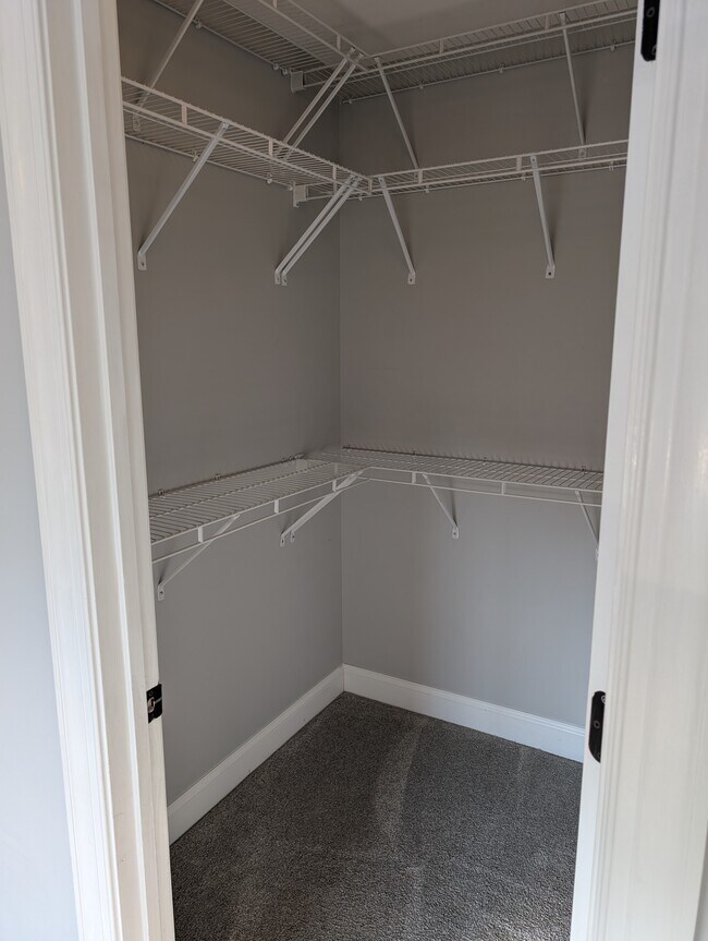 Building Photo - 6 Maxim Ct