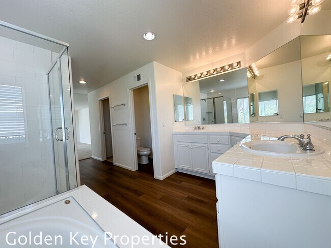 Building Photo - Beautiful spacious home in Mariners Point ...
