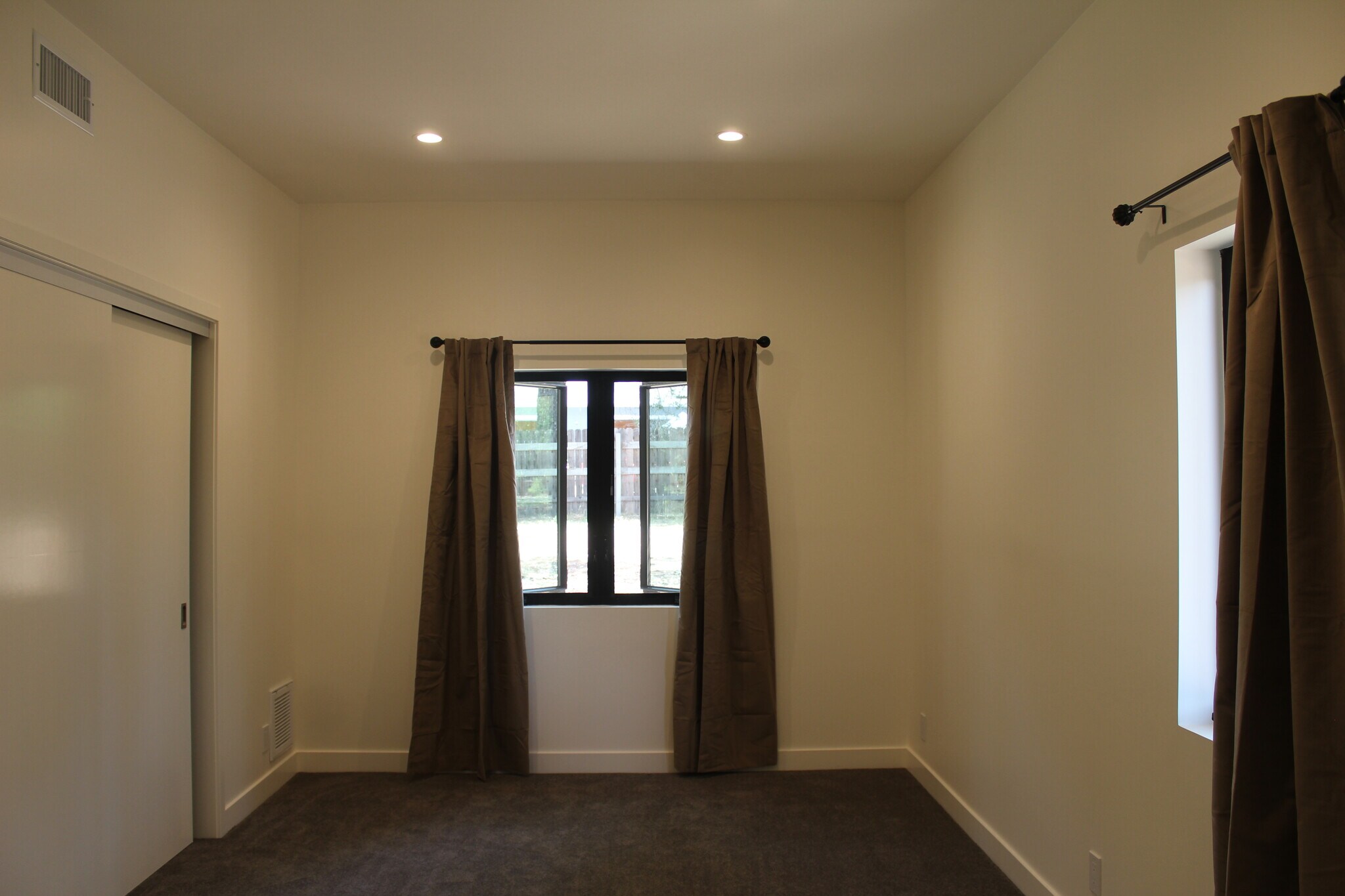 Building Photo - 1220 Rancho Dr