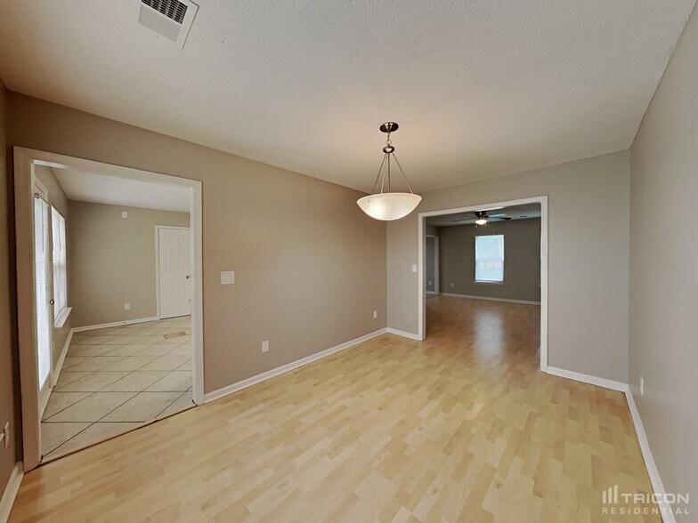Building Photo - 3707 University Church Dr