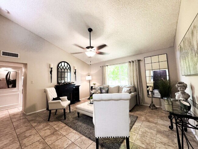 Building Photo - "Well Maintained 3 Bedroom, 2 Bathroom Poo...