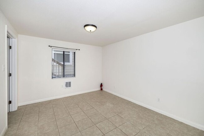 Building Photo - 1272 S Mayfair Ave