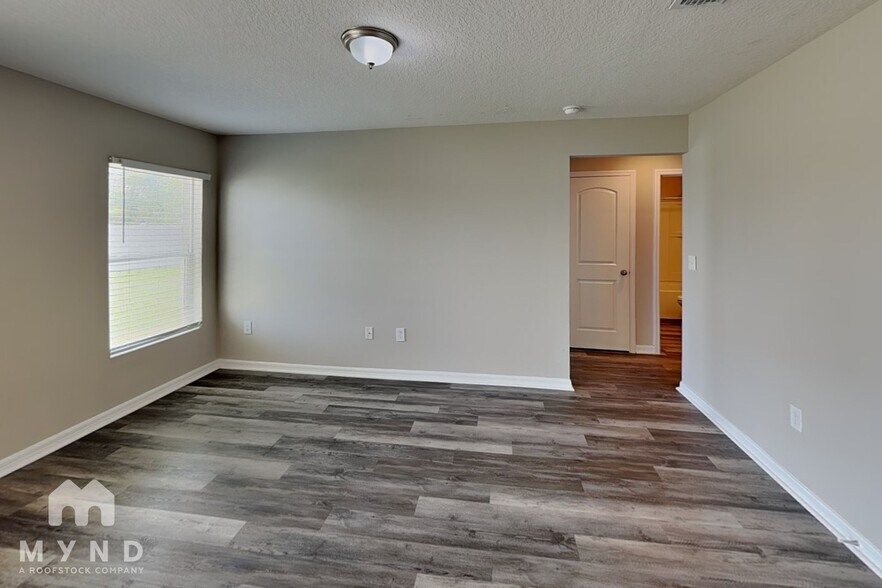 Building Photo - 320 Daffodil Ln