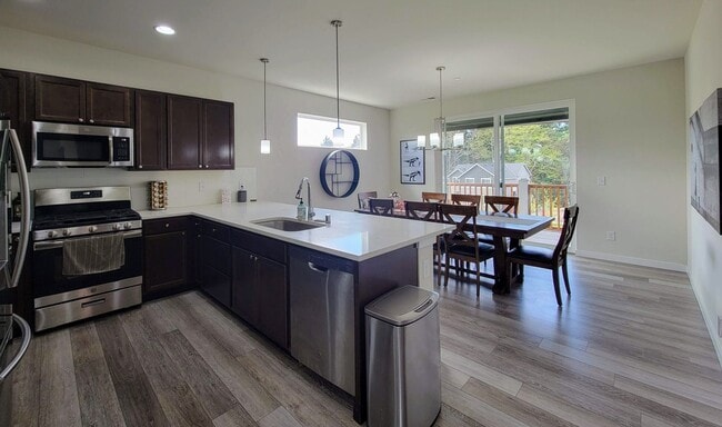 Building Photo - Bright, Spacious 4 bedroom in Pinnacle Peak