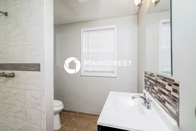 Building Photo - 3 Bedroom Pet-Friendly Home in LOUISVILLE,...