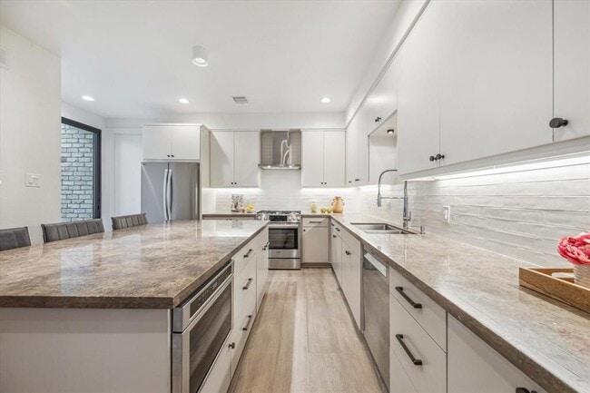 Building Photo - 40 River Hollow Ln