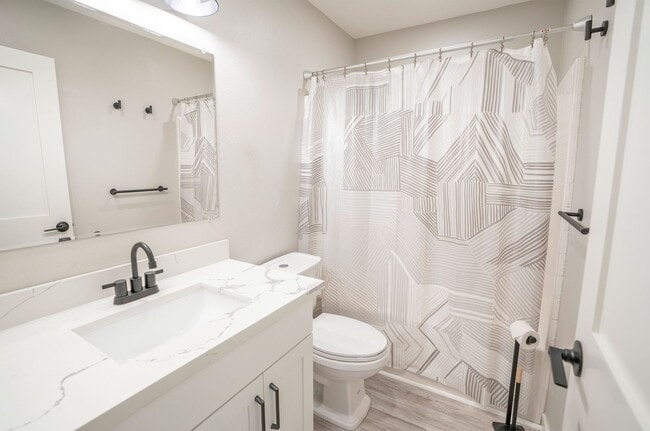 Building Photo - Spacious 3-Bedroom Home with Deck & Fenced Yard