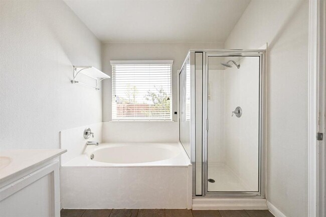Building Photo - 411 Langely