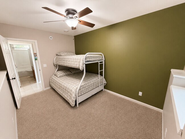 Building Photo - 118 Willow Point Dr
