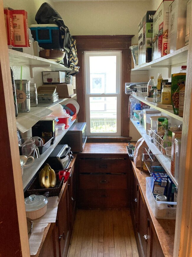 Building Photo - 2939-39B N Pierce St