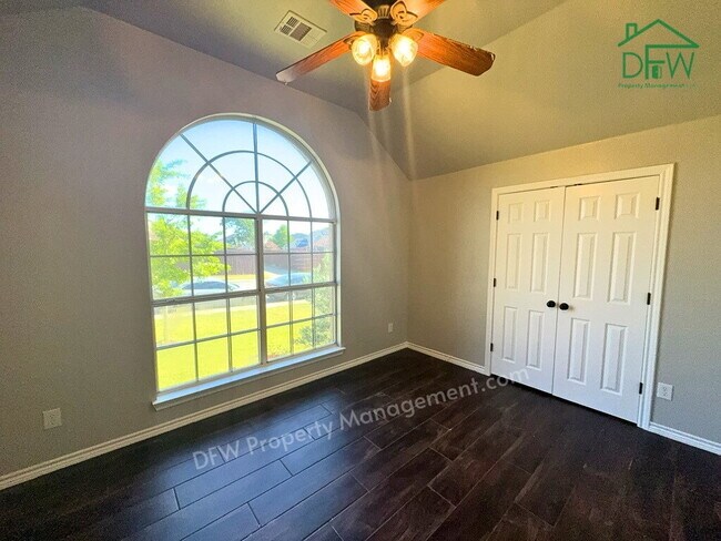 Building Photo - Spacious DeSoto 4-Bed - Fenced Yard, Fireplace, 2-Car Garage