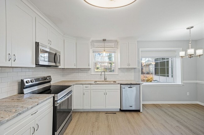 Building Photo - 4 Bedroom Home in Chesterfield County!!!! ***Available Early December***