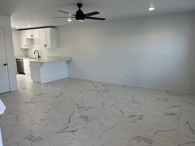 Building Photo - COX-NORTHRIDGE DR-3