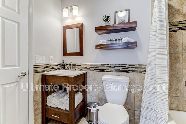 Building Photo - 207 St Luke Ct