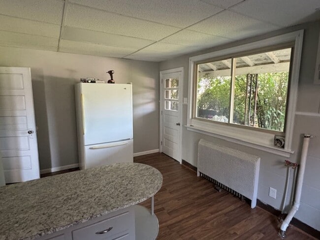 Building Photo - 3 bedroom