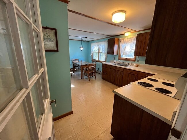 Building Photo - Four Bedroom Single Family House for Rent ...