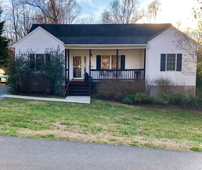 Primary Photo - 4 Bedroom Home in Lynchburg