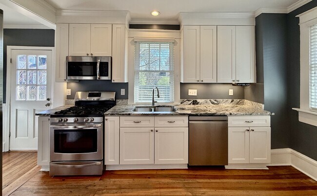 Building Photo - 107 W Geer St