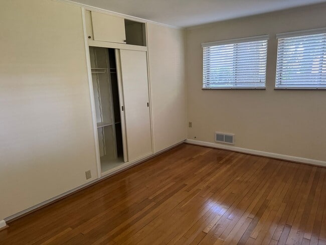 Building Photo - 3 Bedroom Ranch Home - Upper Arlington, OH