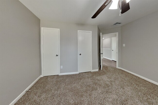 Building Photo - 6423 Lily Hollow Ct