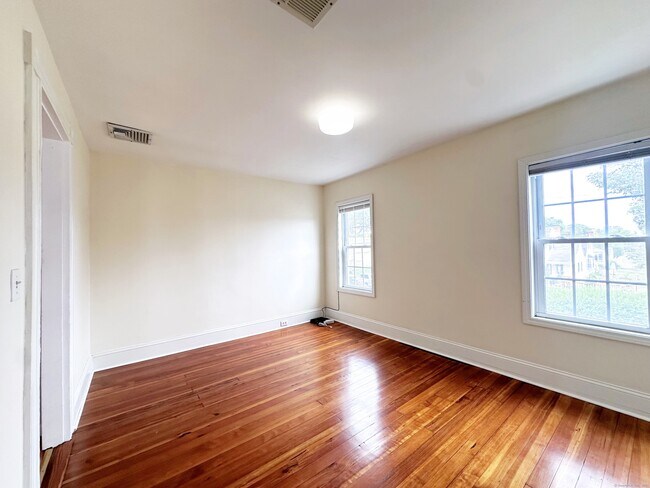 Building Photo - 66 Veres St