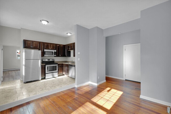 Building Photo - 439 Walnut St
