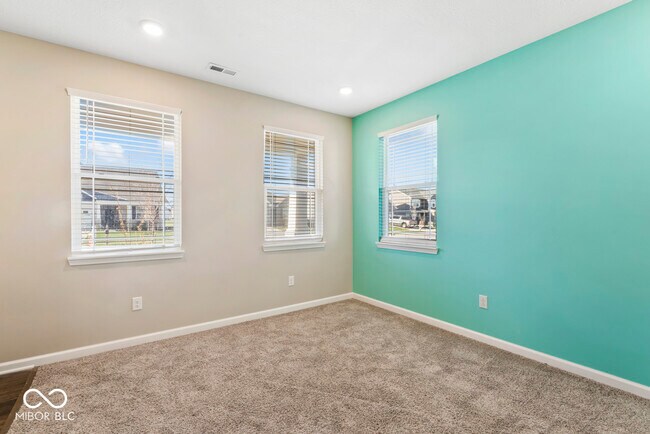 Building Photo - 6874 Nottingham Ln