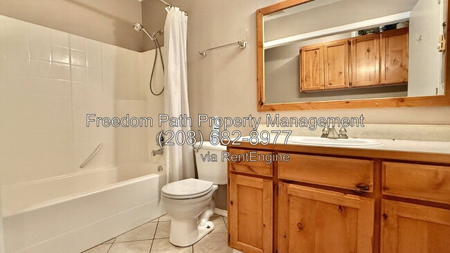 Building Photo - 13904 Cassia St