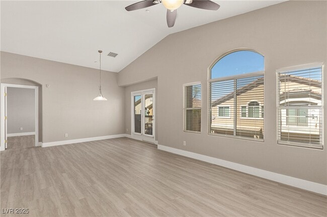 Building Photo - 2088 Overton Beach St