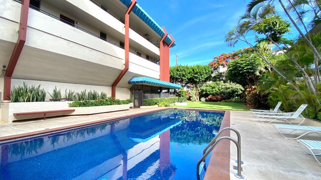 Building Photo - IDEALLY LOCATED 1 BED 1 BATH with 1 PARKIN...