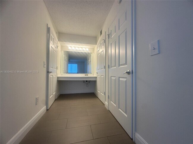 Building Photo - 2640 S University Dr