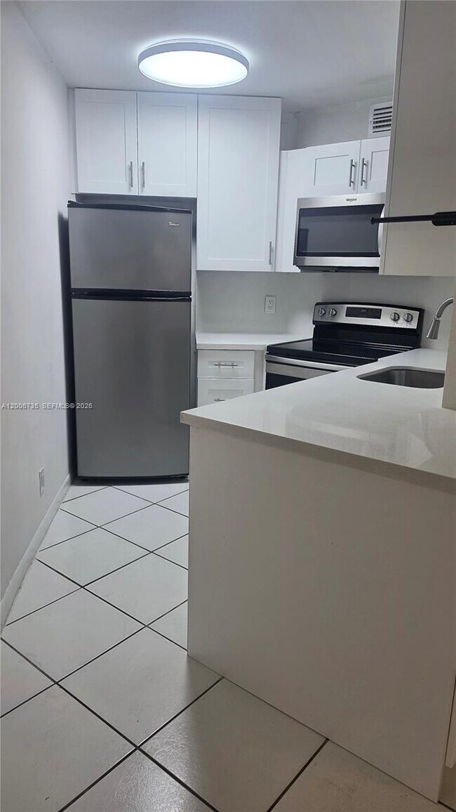 Building Photo - 216 Lake Pointe Dr