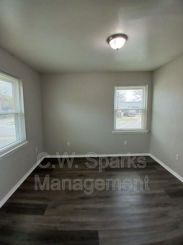 Building Photo - 706 Goldwood Dr