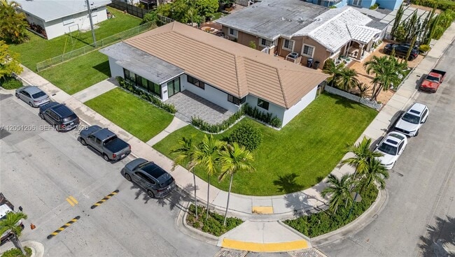 Building Photo - 1621 S Treasure Dr