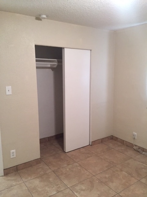 Building Photo - 2139 W Glenrosa Ave