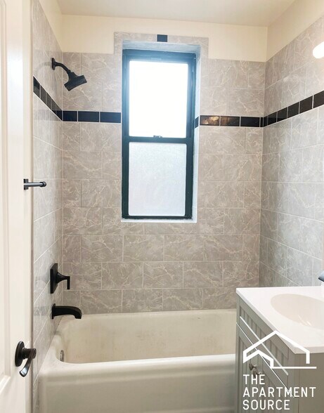 Building Photo - 3841 N Greenview Ave