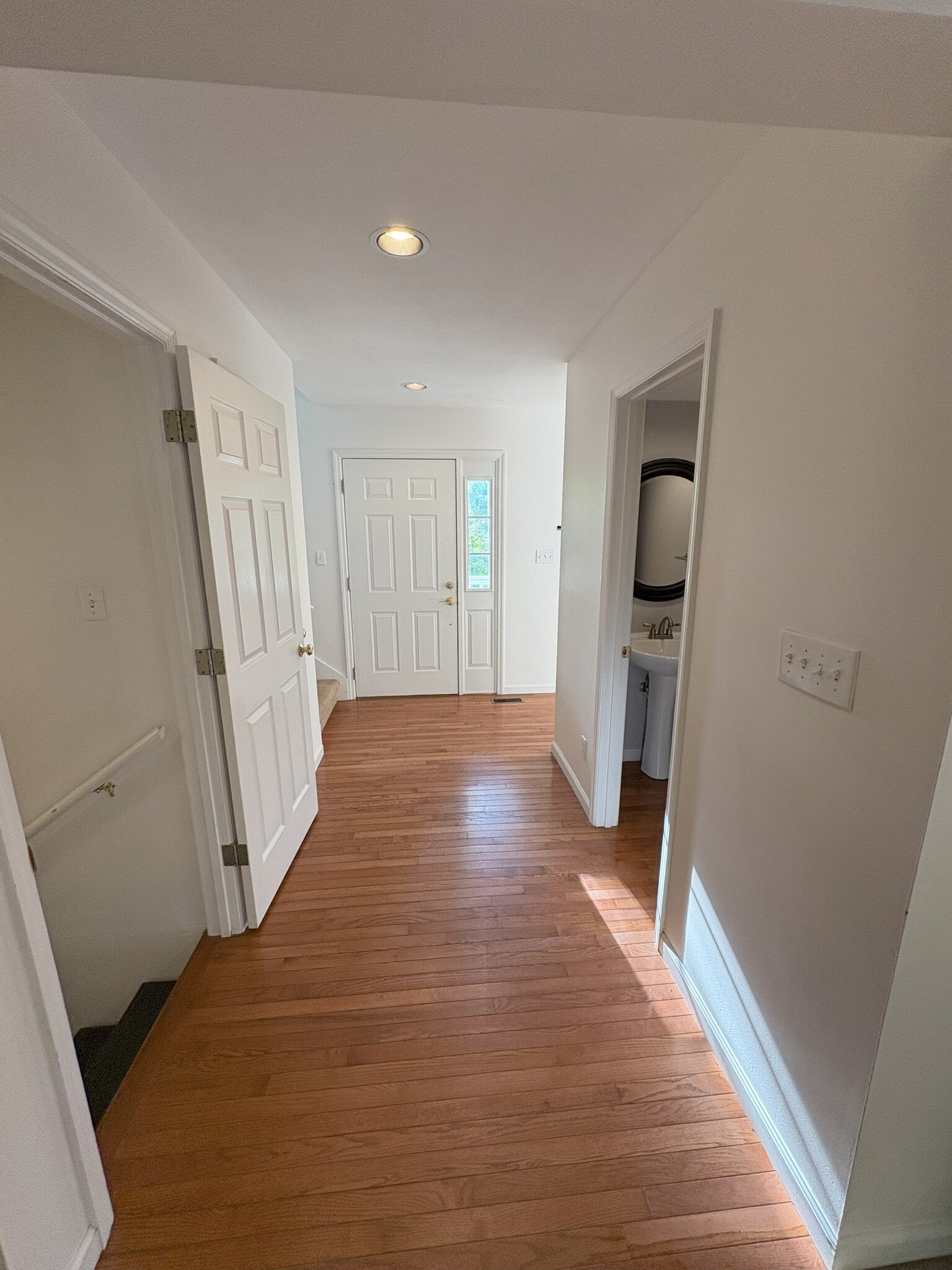 front entryway - 2562 Creve Coeur Dr