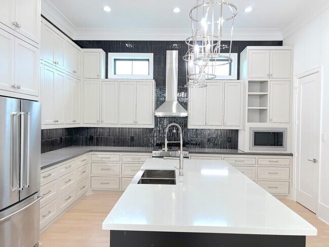 Building Photo - 2122 Blalock Rd